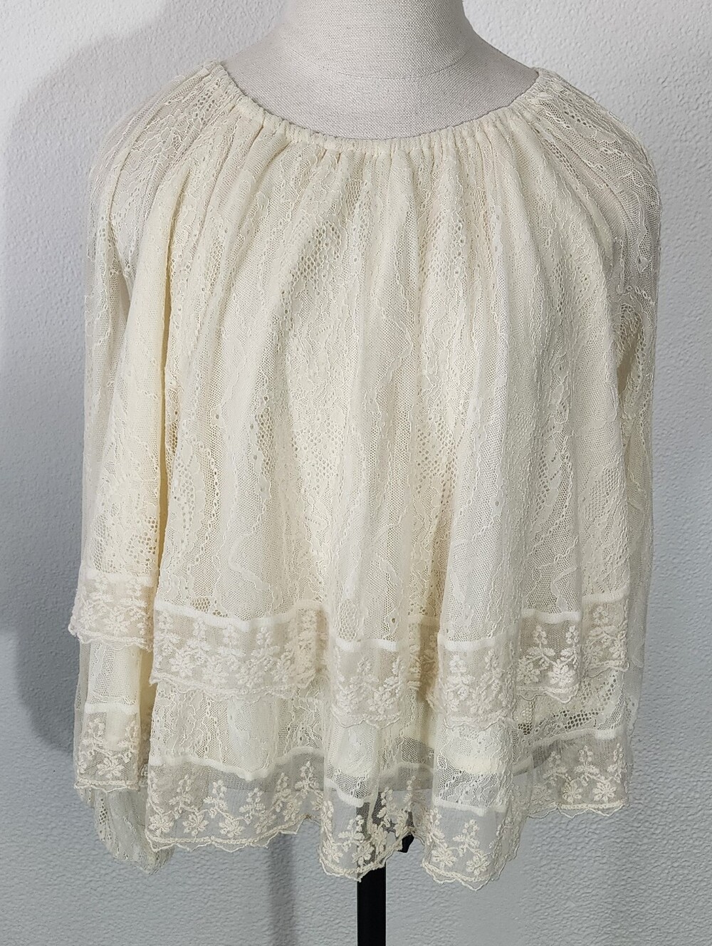 Masseys Top Tiered Lace Peasant Blouse Cream Size M - Picture 7 of 12